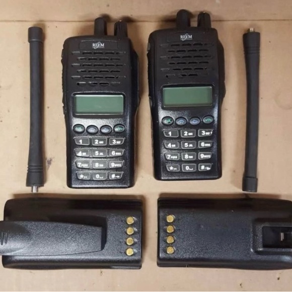 Relm Rpu6500a Handheld Radio 400-470 Mhz With Charger Battery & Antenna - Picture 2 of 2